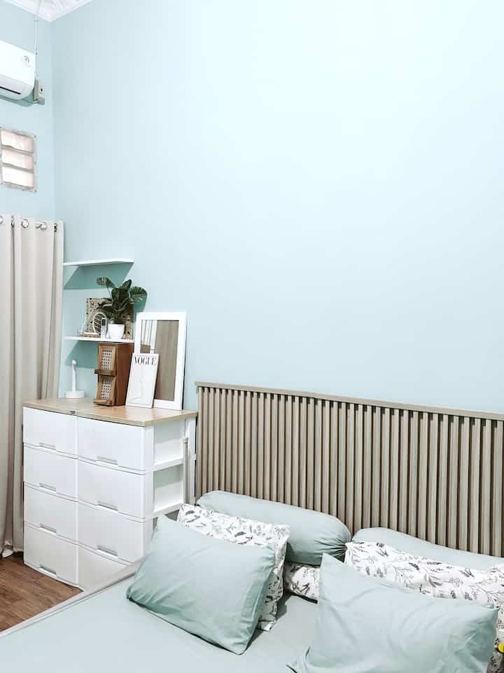 kamar tidur kami yang masih seadanya☺️

#bedroominspo
#rumahminimalist
#rumahcluster
#rumahdeveloper
#livewithkids
#bengkulu
#75sqm
#inspirasikamar