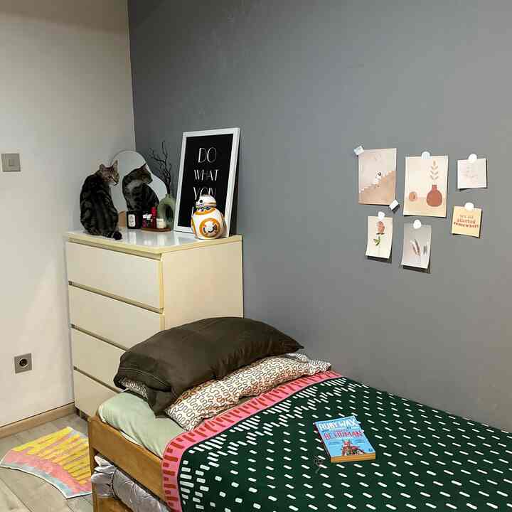 Ruangan ini memang tidak terlalu besar, jadinya kami siasati agar ruangan tetap terlihat pas dan cukup besar dengan perabotan yang tisak memakan tempat, seperti kasur susun ini adalah solusi untuk ruangan yang tidak terlalu besar.


#Ruangsempit
#Ruangterbatas
#Nevertoosmall
#smallroominspiration
#roomakeover
