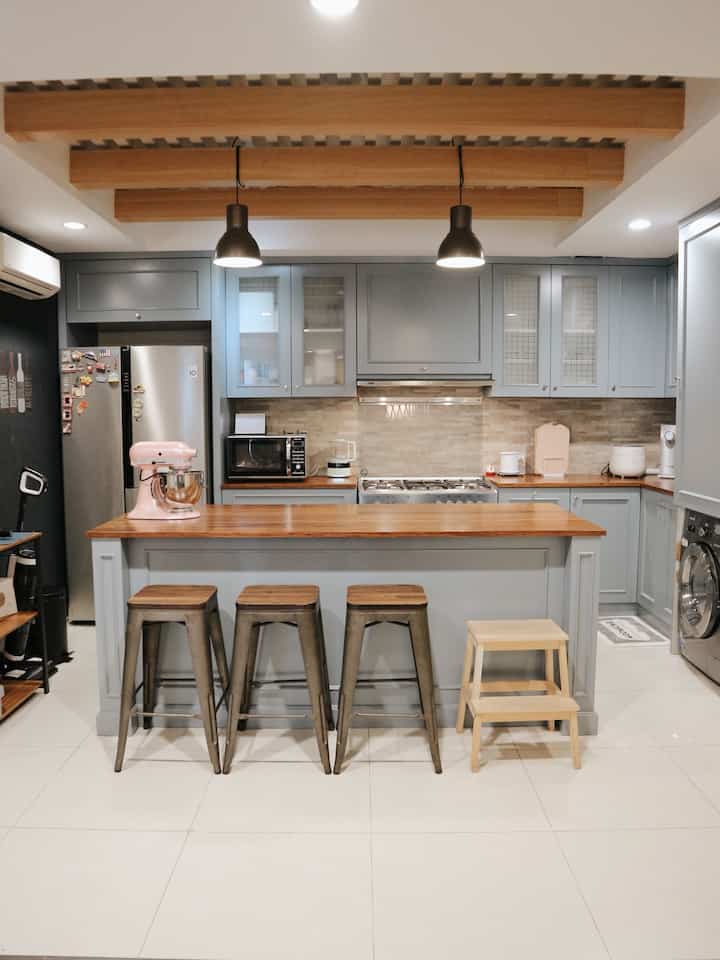 Mencari tempat tinggal seperti mencari jodoh 😊 and We’re so Lucky to find our place only within a week..
Seiring berjalannya waktu apartment yang kami tempati mulai terasa lebih homey, in every corner we put our soul into it.. 
Our home is not Big but it is enough for us and we’re so Happy to live at bleu.kitchen 💙
#myhomestory #minihousetour #ceritarumahku #apartment #apartmentliving #bleukitchen