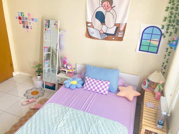 menurutku kamar ideal adalah yang ventilasi udaranya baik dan pencahayaan yang cukup.

Pencahayaan natural dari sinar matahari akan membuat kamar terasa sehat dan nyaman.

#MyHomeStory
#MiniHouseTour
#CeritaRumahku
#PastelRoom
#AestheticRoom
#Bedroom