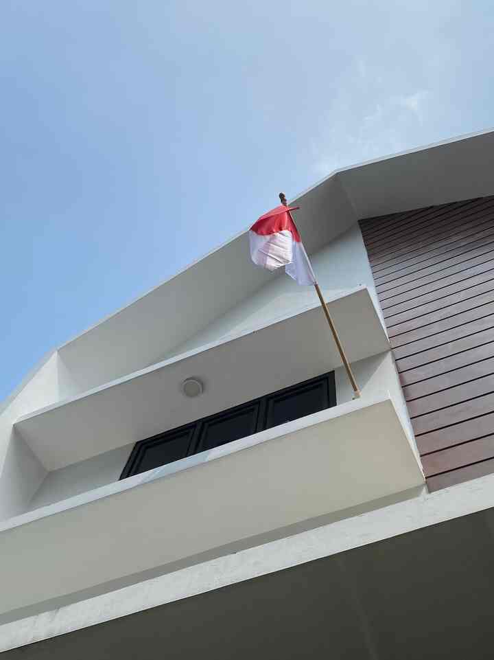 Kata orang memilih rumah itu jodoh? Yak berlaku untuk kita juga. Setelah pencarian yang cukup lama, akhirnya kami memutuskan untuk mengambil rumah ini. Alasannya sederhana; Berbeda dengan rumah lainnya, ketika kami melihat rumah ini anak-anak kami langsung menyukainya! 🥹✨

#MyHomeStory #MiniHouseTour #CeritaRumahku #rumabatari #pemilihanrumah #homedecor #homeinspo #homeinspiration #rumahdengananak