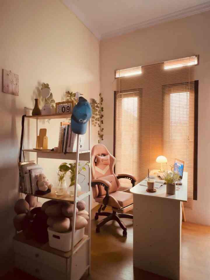 Tempat tinggal yang ideal bagi saya adalah tempat yang tidak harus mewah namun terpenting nyaman dan aman, mendukung kualitas hidup penghuninya. Seperti beberapa aspek penting lainnya dari tempat tinggal ideal yaitu lingkungan, estetika, fungsional, kebersamaan, kehangatan dan kebahagiaan dengan orang tersayang 🤎

#MyWorkSpaceStory
#MiniWorkSpaceTour
#CeritaRuangKerjaku
#Minimalis
#Rumahkost