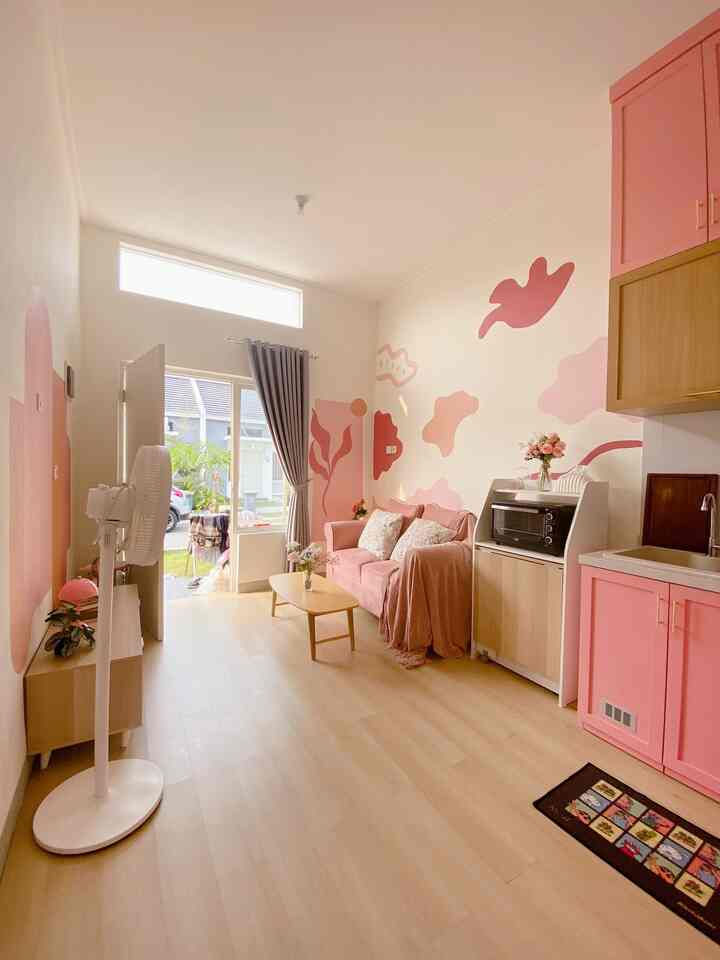 Rumah dengan konsep open space ini mengadopsi tema minimalis. Tidak hanya karena ukurannya yang memang terbatas, tapi pemilihan furniture dan warnanya kami pilih seminimalis mungkin. Dengan tone dominan dusty pink, warna kayu juga kami pilih agar rumah ini tampak manis dan hangat secara bersamaan. Warna pink yang ada dirumah ini juga tidak terbatas hanya pada ruang tamu dan dapur, kamar utama juga menggunakan warna pink. 


#rumahminimalis #minimalist #rumahpinkymama #pinkhomedecoration #homeideas #homedecorinspo #insporumah #homedecor