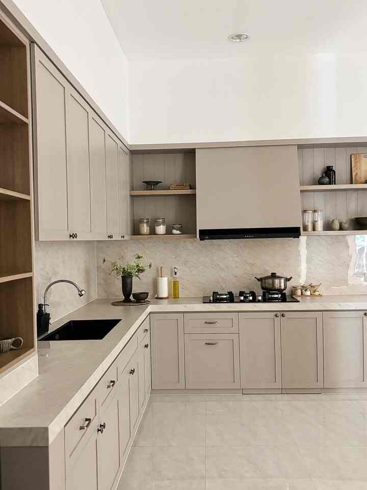 If asked what style my house has, I will always answer transitional style. A style that may still sound foreign to many people. 
But in short, transitional style is a combination of several interior design styles, including farmhouse, classic, rustic, vintage, etc. This mix of styles makes the room feel less stiff, and the main goal is of course to create a comfortable space but still has an inviting, luxurious impression. In addition, a house with this style aims to get a timeless look, so it can still look relevant even though it's not new anymore. I was very inspired by a design studio called Studio Mcgee, the rooms are always beautiful, luxurious, but not excessive. 
Not there yet, but it's okay to hope to be similar ;) 
#midcenturymodern #industrial #classic #homedecorinspo #rumahtransitionalstyle #transitionalstyle