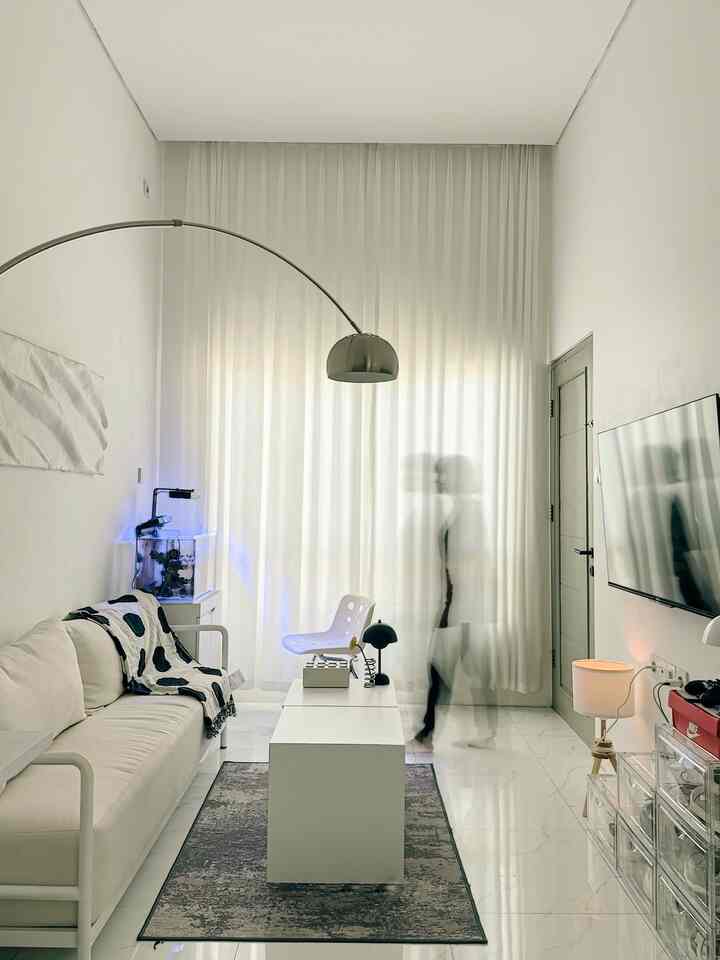 LIVING ROO!M Angka House ✨
-
Suasana rumah yang ingin kita ciptakan adalah luas dan berkonsep minimalist, pemilihan furnitur selalu memilih warna yang cerah agar membuat kesan lapang, mengingat rumah ini hanya berukuran luas tanah 6 x 12 m , kita maximalkan dengan nuansa serba putih

#livingroomstyling #dekorasilivingroom #livingroommakeover #livingroom #rumahminimalis #white #homedecor #45sqm #angkahouse 