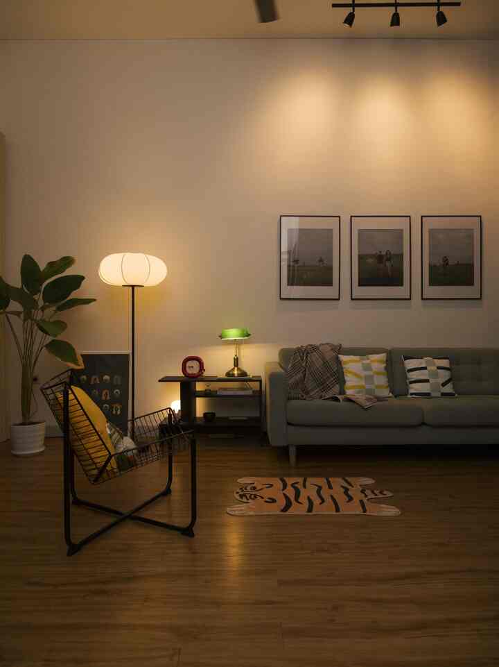 Awalnya rumah kami akan bertema Japandi Minimalist. Tapi seiring berjalannya waktu, paksu berubah pikiran dan punya interest dengan style Mid Century. Jadi perlahan living room ini akan berkonsep Mid Century, dengan dominasi warna/elemen kayu ditambah aksen pop color dari furniture dan barang dekorasi lainnya. Mungkin sekarang belum begitu terlihat jelas ya. Hopefully segera living room ini akan menjadi Mid Century.

#midcenturymodern #minimalist #homedecorinspo #rumahmidcentury 