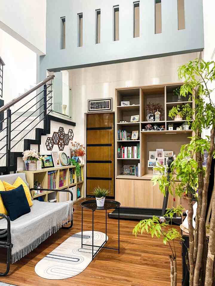 Ruang Keluarga Semi Industrial

Style di ruang keluarga ini lebih ke Industrial , dominan furniture bergaya industrial dominasi warna hitam dan coklat. Materialnya sendiri dominan metal mulai dari rak tv, kursi, meja, dan tangga dipadukan dengan nuansa kayu.

#industrial #industrialfamilyroom
#homedecorinspo
#rumahindustrial
#ruangkeluargaindustrial