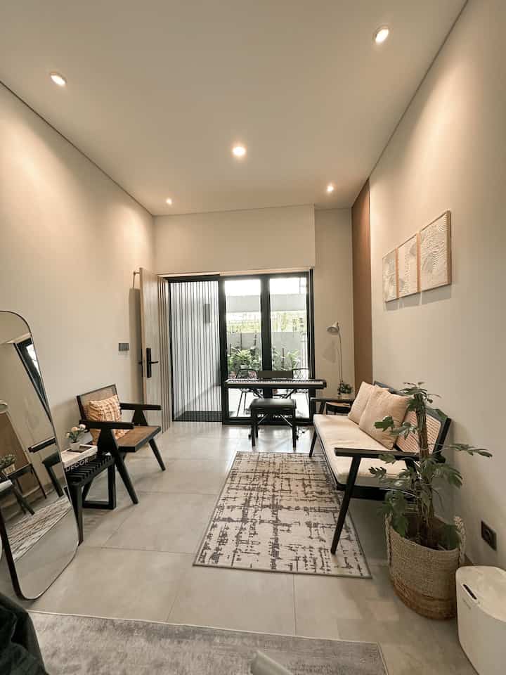 Hai, ini adalah hasil editingku menggunakan lightroom. Beberapa waktu lalu aku mengikuti O!Class tentang editing foto supaya lebih estetik menggunakan aplikasi lightroom.
Disini aku ambil foto saat sore hari, supaya lebih  terasa vibesnya aku edit sedikit menggunakan aplikasi lightroom.
#OClassPhotoEditing #MyEditingStyle #Homedecor #Livingroom #Afternoonvibes #Homestyling #homestagram #ModernIndustrial