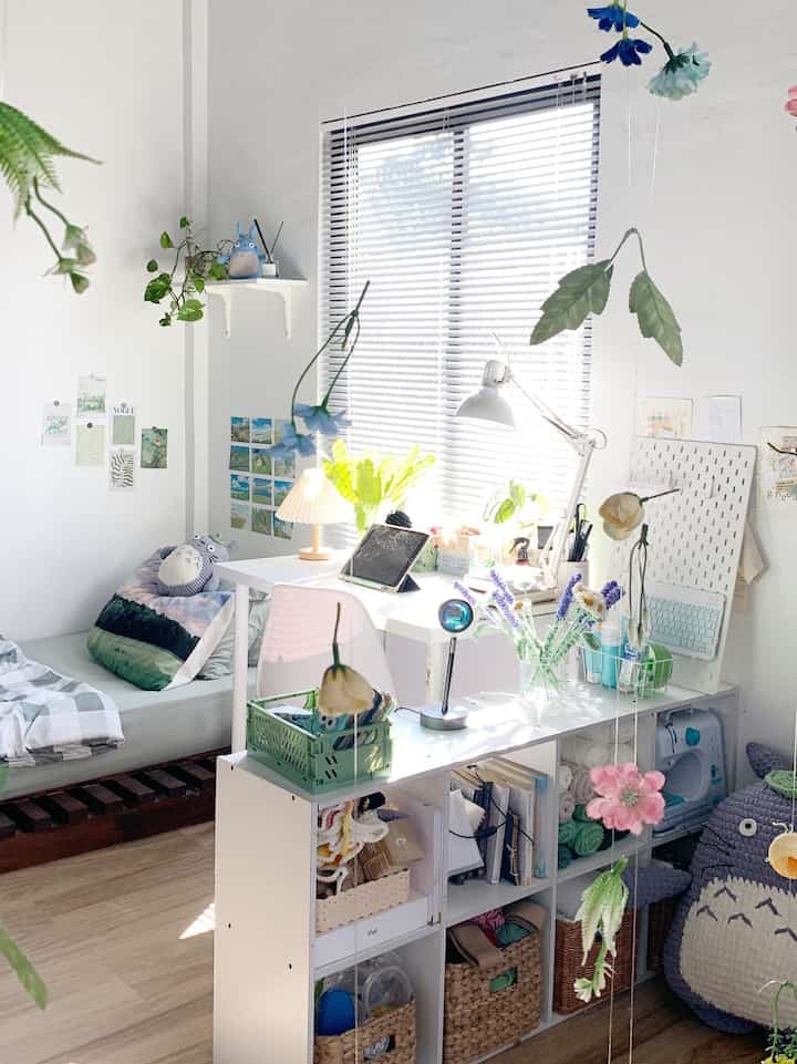 Tema kamar aku adalah minimalis. Karena minimalis ini lebih gampang untuk mix and match sesuai yg kita inginkan dan lebih simple.
Yg paling utama dari kamar minimalis itu adalah pemilihan cat sebaiknya putih dan interior putih juga.
#minimalist 
#homedecorinspo
#rumahminimalis
#kamarminimalis
#kamarhijau