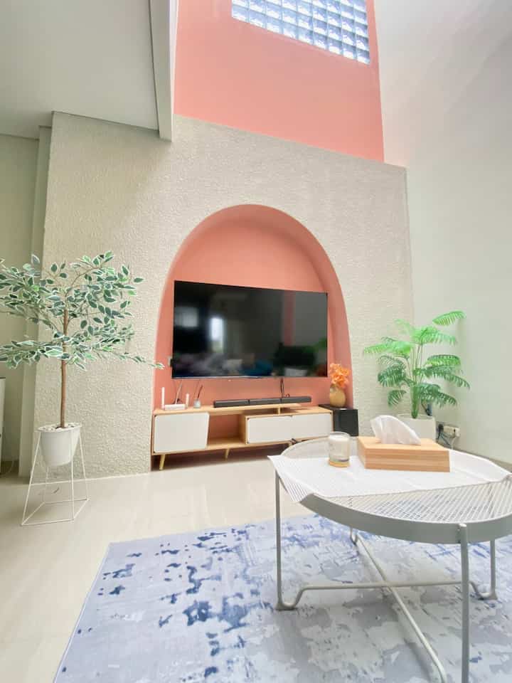 hai tetangga online .. selamat datang di house.of.chel… desain kami menggunakan tema semi mediterania dengan unsur melengkung pada sebagian area. 

#mediterania
#homedecorinspo
#rumahmediterania
#rumahjakarta