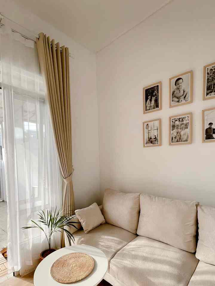 Halo tetangga online , selamat datang di living room yang super minimalis

Jadi kami memilih tema rumah kami berwarna kayu dan cream , karna agar terlihat hangat dan kebetulan juga saya suka warna itu

Dan ini salah satu spot favorit keluarga , disini kami selalu berkumpul walopun living room nya tidak terlalu besar tapi ini cukup untuk keluarga kami yang masih ber3

#rumahminimalis
#inspirasirumahminimalis
#livingroomstyling
#dekorasilivingroom
#livingroommakover
