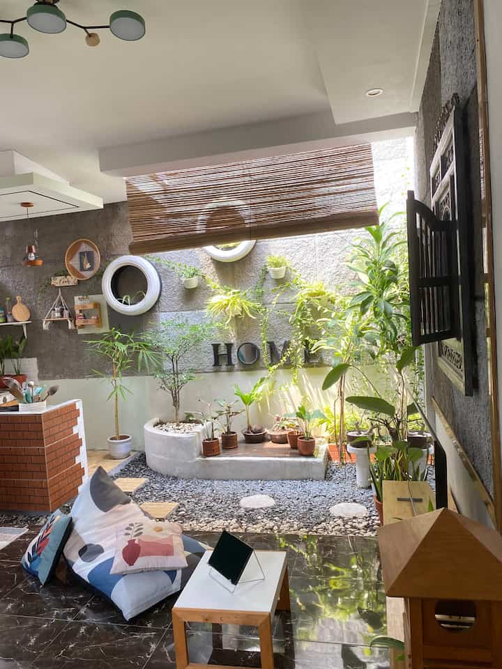 Rumah kami mengusung tema midcentury modern dengan menggabungkan unsur etnik jawa dan nuansa natural woody.
Living room multifungsi yang terbuka dengan dapur di samping taman mungil kami dan kombinasi penggunaan warna maupun interior menambah aksen ruangan.
#midcenturymodern #homedecorinspo #rumahmidcentury #tinyhouse #kitcheninspo