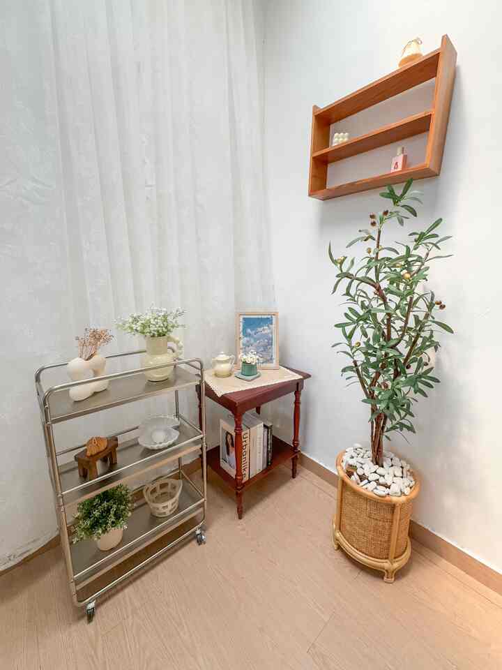 Diruangan aku ini aku pilih style minimalist korean aesthetic. Dan memang sengaja dibuat 1 ruangan khusus sebagai studio ku bertemakan korean aesthetic room 🫶🏻

#minimalist #homedecorinspo #rumahminimalist #rumahmodern #modern #studioroom #roomstudio #apartmentstudio #koreanroom #roomdecor #roomdecorinspo 