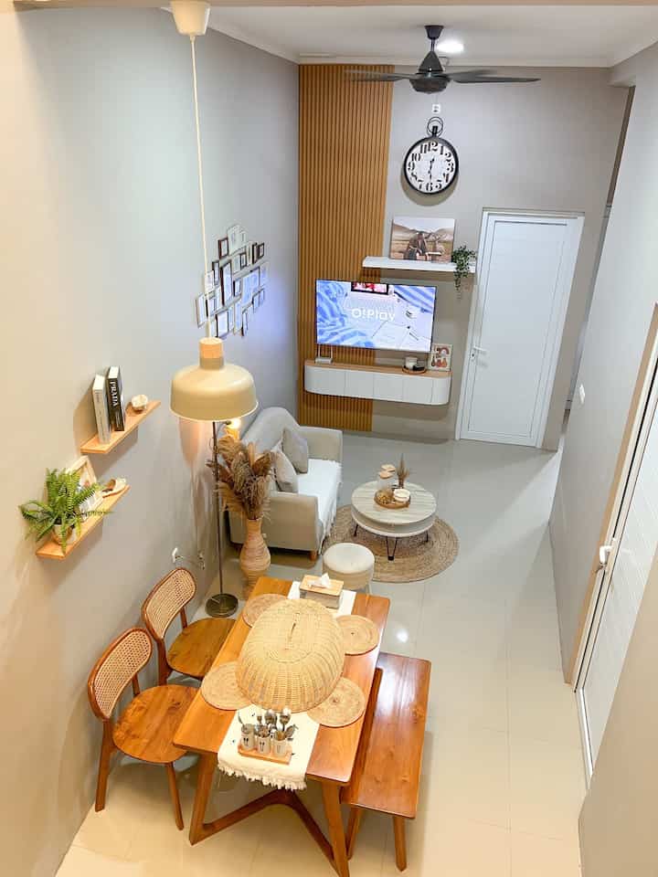 Before - After editing photo ala rumah pratama. Kalian suka yang mana?

#OClassPhotoEditing #MyEditingStyle