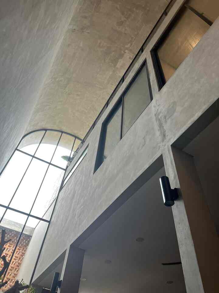 Seringkali orang mengkotak-kotakkan interior rumah mereka dengan 1 aliran. Namun untuk rumah buaran, kami sepakat untuk mencampurkan elemen-elemen dari berbagai design yang berbeda untuk  menciptakan tampilan yang beragam dan unik. Atau yang sering disebut design interior eclectic. 
Banyak yang berpendapat rumah kami adalah industrial karena dinding dan beberapa bagian lantai yang menggunakan semen ekspos. Namun di sisi lain kami menggunakan unsur kayu dan warna-warna yang cukup beragam. Tapi semuanya menurut kami masih cocok dengan selera dan kebutuhan kami untuk rumah. Apapun design yang kalian pilih untuk rumah kalian, pastikan cocok dan sesuai dengan karakter kalian.

#eklektik #eclectic 
#homedecorinspo
#rumahekletik #rumaheclectic #rumahnaturalis #rumahindustrial #rumahmidcentury #rumahtropis