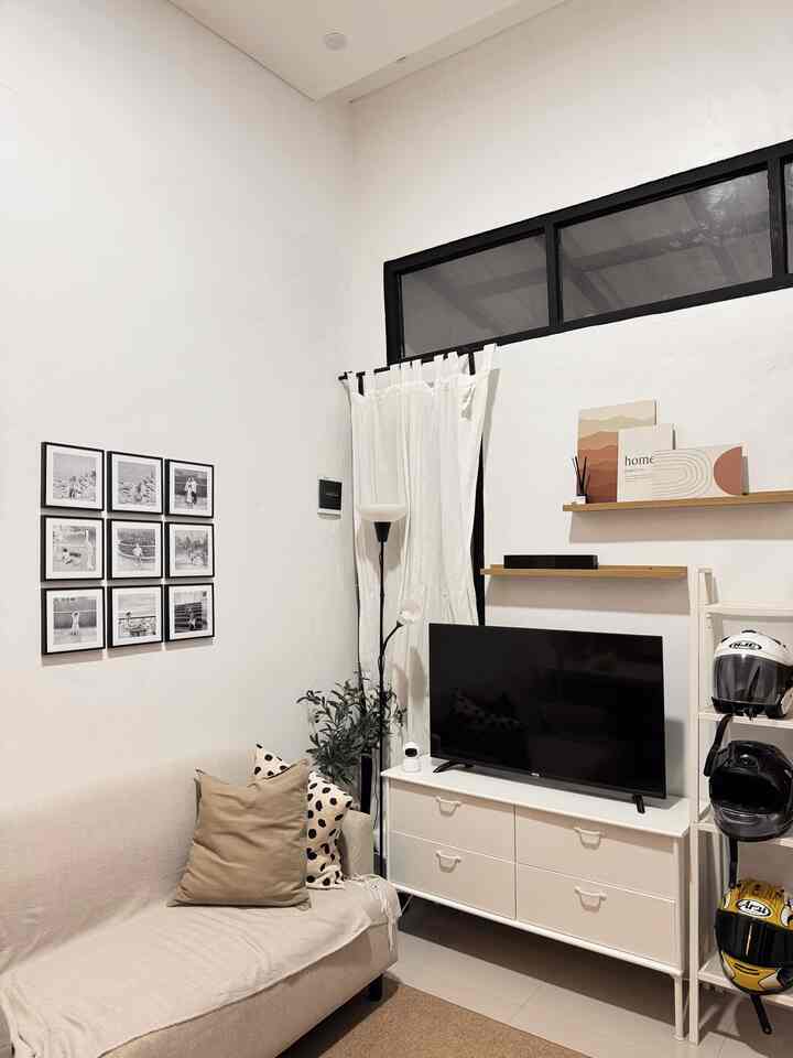 Living Room at home in a line✨

because my living room is in a line so there are not many decoration items that are too striking and we decorate it with furniture that is really used and has space for storage so that the house always looks neat. for the wall decoration, we also adjust the size like this walldekor for the size I chose one that is not too big.

hopefully inspire your neighbors, don't get bored with my tiny living room✨

#Livingroomstyle
#dekorasilivingroom
#livingroommakeover