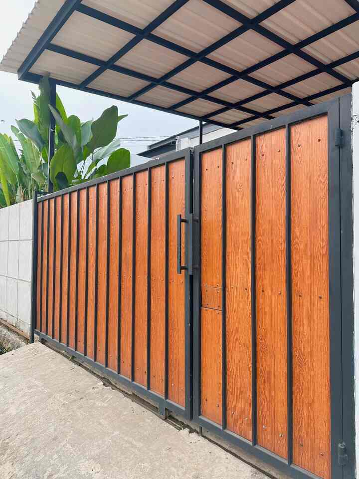Pagar rumah tampak luar dan dalam. Kami menggunakan wood plank bahan GRC dipadu dengan besi hollow dicat hitam untuk pagar di rumah ini.
Sedangkan untuk kanopi, kami menggunakan bahan alderon dan besi hollow dicat hitam.

#inspirasipagar #pagarrumahminimalis #rumahdeveloper #bogor #rumahsederhana #woodplank 