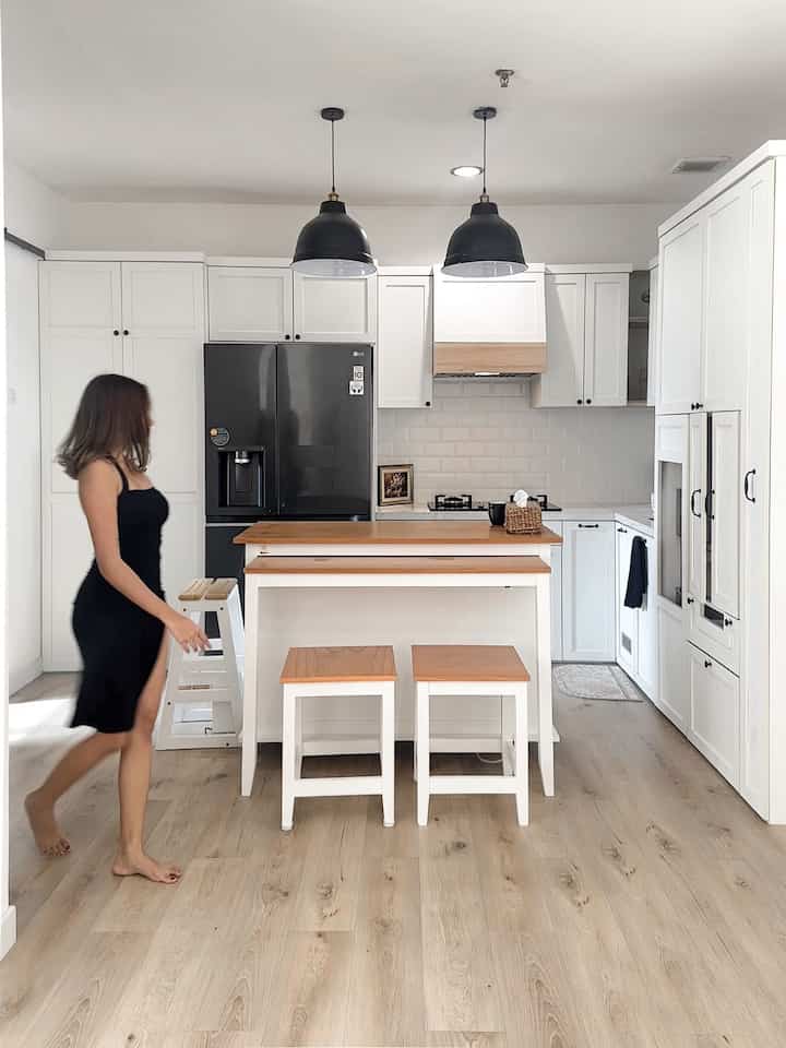 Our Farmhouse Kitchen is a such a dream come true✨ You know those moments where you just dream? I thought about the latter a lot. I had a Pinterest board dedicated to my dream house, especially my dream kitchen. 

Our old kitchen was dark and outdated (swipe for befores). So my vision was a light modern Farmhouse kitchen with modern elements. I wanted it to feel bright, open, and inviting - but have a timeless feel.

Dapur Hatta Home yg berukuran 4x3m ini memiliki warna kabinet berwarna putih yg mendominasi, and a little hint of black. Serta material kayu natural pada cookerhood dan island bar yang senada membuat kesan Farmhouse Style semakin terasa.

My favorite thing in Hatta Home kitchen is the bright white countertop bermaterial Granite dengan sentuhan grey crystal yg tidak terlalu mencolok. Untuk backsplash, kami memilih subway tiles yang juga berwarna putih. They’re surely a beautiful additions to our home dan membuat dapur kecil kami terlihat lebih luas dan neat. 

Untuk sink, Hatta Home memilih material stainless steel berwarna hitam doff yang juga senada dengan knob kabinet klasik.

And talking about Farmhouse style, sudah pasti signaturenya adalah Traditional Range Hood vent. Namun yg membuat Range Hood kami special adalah terdapat hidden storage didalamnya! Kami memilih slim cookerhood yg space-saving sehingga kami bisa membuat kabinet penyimpanan diatasnya, namun tetap dengan gaya cookerhood tradisional. In most functionally updated space, we always add the rustic charm that makes our home warm and inviting!

Kami sangat suka sesuatu yang tersembunyi. So dapur Hatta Home memiliki beberapa hidden features lainnya, seperti pocket door untuk coffee area yang menjadi favorit kami, DIY rice cooker pull-out cabinet didalam island bar, pull-out cabinet untuk cleaning tools, hidden pop-up socket di ujung coutertop, serta pintu rahasia disamping kulkas yg berkamuflase menjadi kabinet dapur. Ada yang bisa tebak pintu rahasia Hatta Home menuju kemana? Ikutin terus cerita Hatta Home yah🖤

#MyDreamKitchen 
#IdeDekorDapur 
#KitchenMaterials
#DapurFarmhouse
#FarmhouseKitchen
#Farmhouse