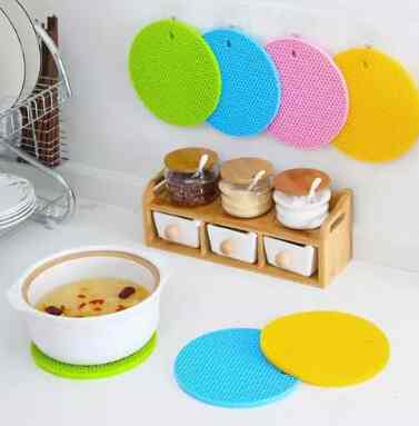 Tatakan Alas Silikon Bulat Anti Slip Tahan Panas Dapur Gelas Piring On