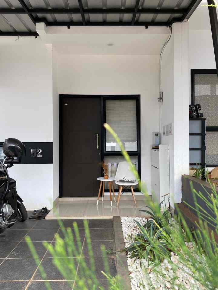 Teras rumah 🏠

Bagian luar rumah memilki space yang cukup kecil sebagai area untuk santai di bagian teras ini. Aku meletakkan rak sepatu dan juga kursi meja kecil di area ini.

Barangnya cukup minimalis karena terbatas, cukup untuk menikmati suasana di luar ruangan saat pagi ataupun sore hari. Ada satu kursi dan juga meja kecil.

#TerraceStyle #TerraceDecor #IdeDecorTeras #rumahmungil #homeinspo