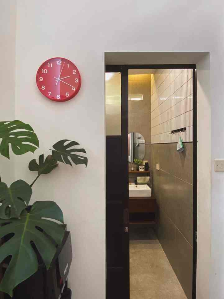 Tagged posts featuring PLUTTIS Wall Clock 2
