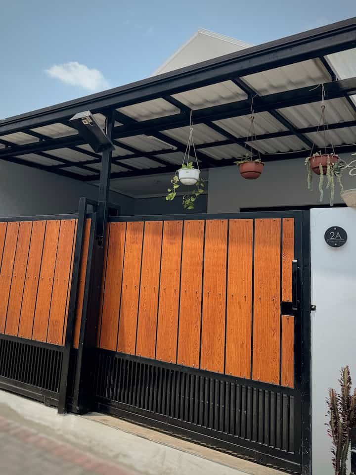 Fasad Minimalis 🏠

Tema fasad dirumah kami adalah minimalis karena kami lebih menyukai desain fasad yang simple dengan atap pelana dan canopy dibagian carport dengan material besi hollow galvanis & atap alderon twin double layer agar awet, ditambah pagar dengan material besi hollow galvanis juga & wood plank supaya ada sentuhan kayu agar terlihat aesthetic.

#FacadeStyle #IdeFasad #InspirasiFasad
#FasadMinimalis #RumahMinimalis 
