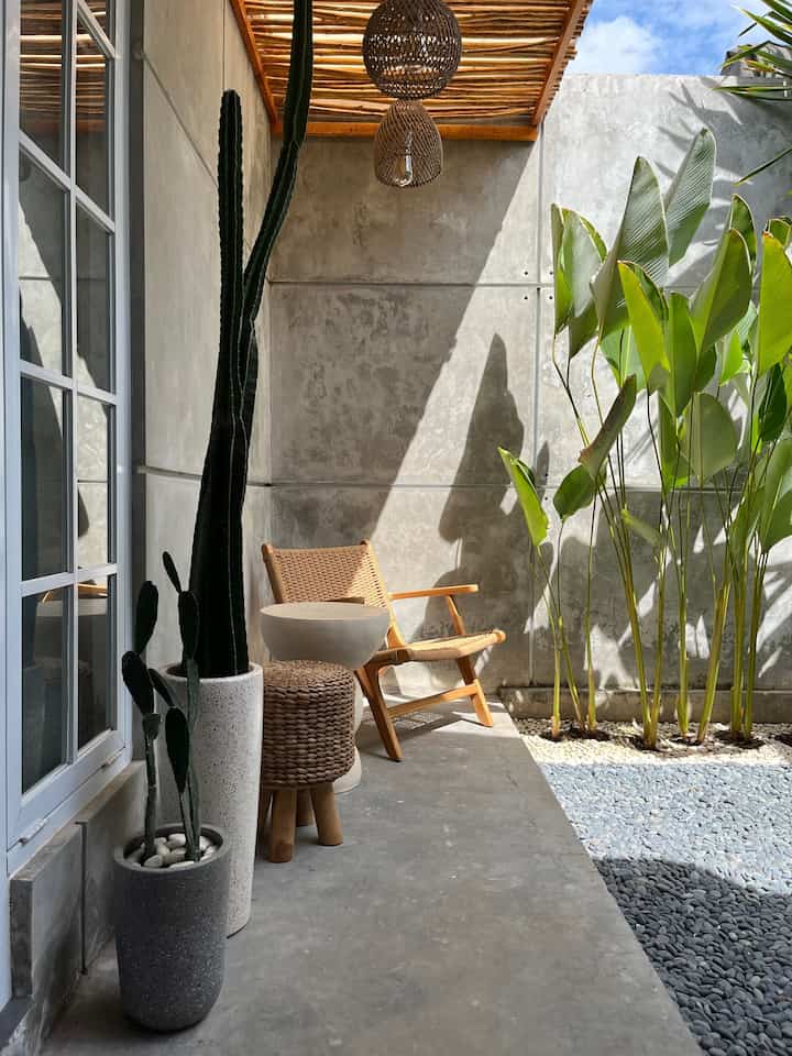 Teras mungil yang letaknya di belakang rumah menghadap halaman kecil kami yang masih terus berproses. Masih banyak wishlist yang kami simpan. Seperti memasang wc decking contohnya. Jangan bosan membersamai kami terus, ya tetangga. 

#terasmungil #terasbelakangrumah #halamanbelakangrumah #rumahindustrial #terasindustrial #kursiteras #tanamanhias #lamputeras