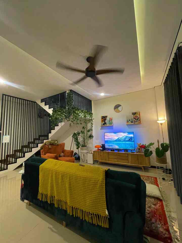 階段部分に人工蔓を追加しました。フェイク植物でも #リビング の雰囲気をさらに美しくします。

#ボヘミアン #室内植物 #家の装飾 #テレビの部屋のインスピレーション #ホームデコリンスポ #スカンジナビア #ボヘミアンホーム 