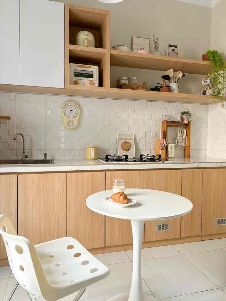 Dapur segari di rumah ini kami memilih tema japandi, di mana kami memilih menggunakan kitchenset dari hpl dan menggunakan backsplash keramik roman kotak-kotak. Dan menggunakan table top dari granite tille.


#MaterialDapur
#KamarDapur
#InspirasiDapur