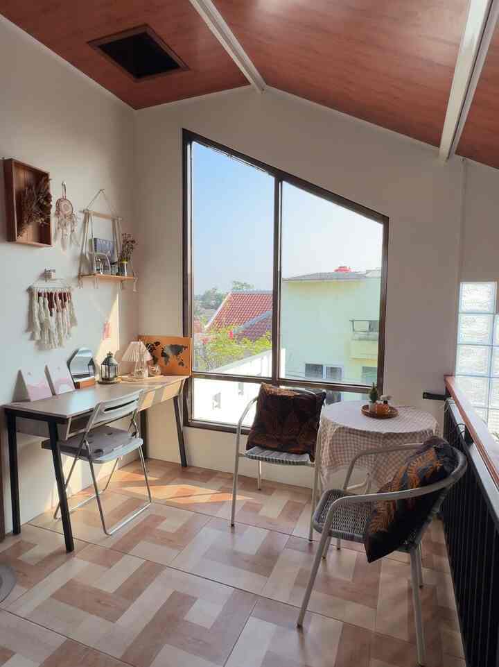 -mezzanine-

spot ini ada di mezzanine, sering ibok jadikan spot ngonten terutama unboxing. tidak terlalu luas karena fungsinya hanya sebagai pintu keluar menuju rooftop. 


#mezzanine #homesweethome #homedecor #homestagram #homecafe #OHouseS8 #tema2 #Free #Week3