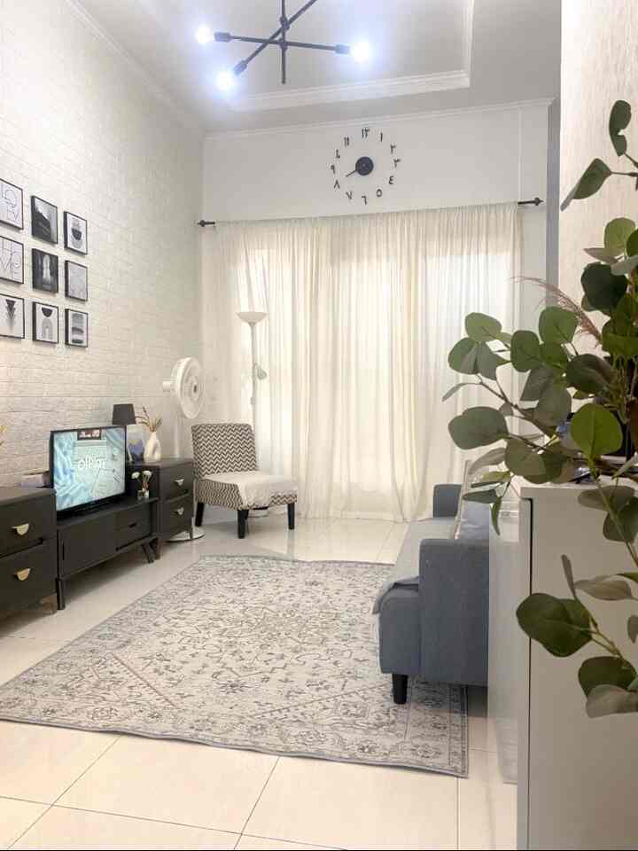Ruangan ini lebih tepatnya ruangan berkumpul bersama keluarga sambil melepas lelah dengan menonton tv atau film kesukaan bersama. Untuk looks masih sama mengusung tema minimalis dengan warna2 yg natural.

#rumahminimalist #inspirasirumahminimalis  #familyroom #livingroom #rumahopenspace #openspace #designopenspace