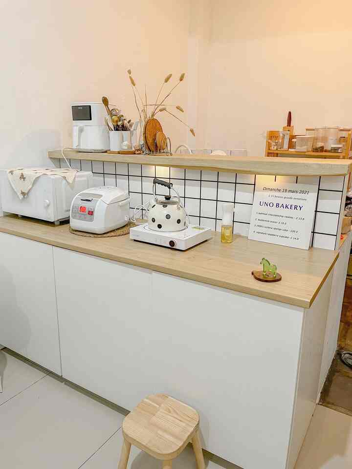 Hai,
Ini hasil diy ku yg low budget.
Dinding dapurnya aky pakai stiker aja yg harganya 15rb dan butuhnya 6 aja. 
Dapur jadi lebih rapi & aesthetic kan?

#materialrenovasi #materialmurah #dindingdapur #dinding #makeoverkitchen #kitchenset