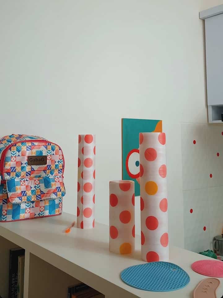 Ohayo selamat datang di kediaman nara hous 

memilih material yang cocok dan membuat estetik menjadi keahlian kami hehe
karena memilik keterbatasan untuk membeli material bagus

kita mengakali dengan memakai sticker, motif yang kami gunakan yaitu polkadot, selain kami suka warna merah,kami menganggumi salah satu artis yang memakai pola ini di karyanya, yaitu Yayoi Kusama, selain murah sticker pola ini juga memberi kesan fun dan playfull ✨🔴⚪️🔴⚪️✨

#Materialrenovasi
#Materialmurah
#narahous
#Stickerpolkadot