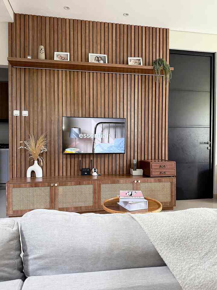 Material yang fungsional dan estetik ngga harus mahal lho! Nih contohnya wall panel TV aku sampe banyak yg nanyain hihi padahal ini bukan kayu asli.. Kebayang kan klo kayu asli hrgnya brp? 🫢

Cuman pake HPL motif woodgrain aja tapi sudah bisa kasih looks mewah mirip sperti kayu. Selain itu perawatannya mudah pula! Estetiknya dapet, fungsional juga deh🤎

#MaterialRenovasi
#MaterialMurah
#HPLWood #HPL #WallpanelTV #WallPanel