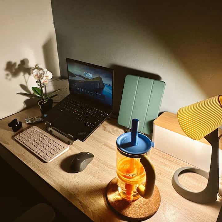 #NightVibe di #BubuApato ✨✨

Bisa dibilang saya kurang begitu menyukai cahaya terang yang membuat mata saya sakit. Makanya aku pakai smart lamp di kamarku supaya cahayanya bisa diredupkan sesuai seleraku dan selalu aku setel sangat redup 🤣🤣🤣. 

Nahhh karena ruang kerjaku juga di dalam ruangan, makanya aku tambahkan lampu meja dari IKEA ini. Warnanya hangat dan tidak melukai mata, cukup untuk membaca atau bekerja. 👍👍👍

Daerah lain juga sama, lampunya hangat semua jadi tidak pusing. Untuk furniturnya saya juga memberi LED strip agar lebih cantik. 🩵🩵

Satu-satunya hal yang harus cerah dengan warna putih adalah kamar mandi. Bagi saya, kamar mandinya tidak “pas” samar-samar. Takut kalau ada binatang atau sesuatu yang kotor tidak terlihat. 🤣🤣

Jika Anda suka lampu yang hangat atau yang terang??

#LampuRumah #InspirasiLampu

