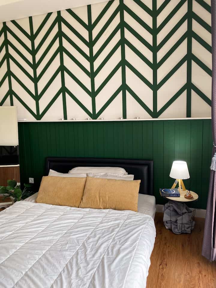 Untuk mendekorasi area kamar kami memiliki material yang kami sesuaikan , kami menggunkan wall batten agar aksen pada dinding lebih terekspose

Material wall batten kami pilih karna pengaplikasiaan nya sangat mudah dan harga nya yang sangat terjangkau.

Ini membuat area kamar tampat lebih berbeda dari area lainnya. Tidak banyak perubahan yang kami buat pada area kamar , hanya satu dinding yang kami ekspose dan semua dekorasi menyesuaikan

#materialrenovasi
#materialmurah
#wallbatten
#motifwallbatten
#segehouse