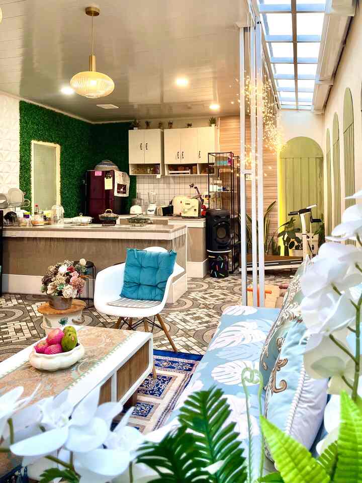 Night vibes di area kitchen & living room dibikin rame dengan aneka lighting; strip light, downl light, candle light dan juga hanging lamps. 💡
#LampuRumah #InspirasiLampu #NightVibe #downlight #striplight #hanginglamp