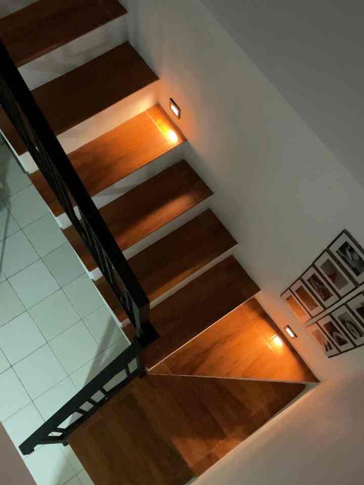 Night vibe menjadi salah satu hal penting buat kami dengan merencanakan pemasangan lighting pada beberapa space.
Pada area tangga kami pasang lampu dibeberapa anak tangga, selain fungsinya sebagai penerangan saat malam hari juga menciptakan night vibe dirumah kami. 
Area kitchen & dinning juga kami lengkapi dengan lighting yang terpasang pada dinding dekat area tanaman indoor.
Kami juga menciptakan night vibe di area teras rumah dengan memasang lampu sorot pada pohon kamboja. 
Lampu lantai diruang tamu pun melengkapi night vibe rumah kami. 

#LampuRumah
#InspirasiLampu
#NightVibe
#efekpencahayaan 
#LightingIdea
#LightingDecoration
