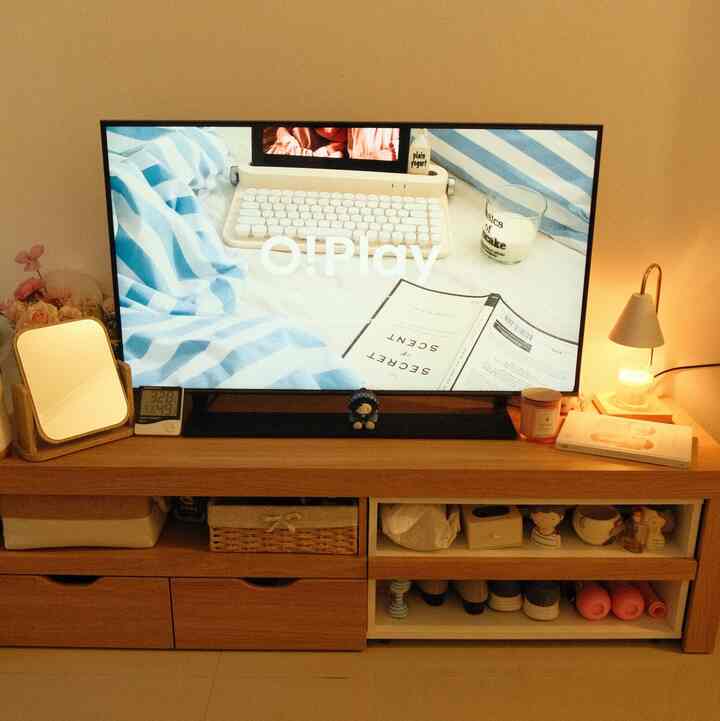 Siapa disini yang notice di Living room Damaruma ada yang baru? 🤗

Ambiencenya jadi makin warm dan cozy karena kami menambahkan candle warmer di kabinet TV 😻🤏🏻

#LampuRumah #InspirasiLampu #NightVibe #WarmCozyNight #CandleWarmer