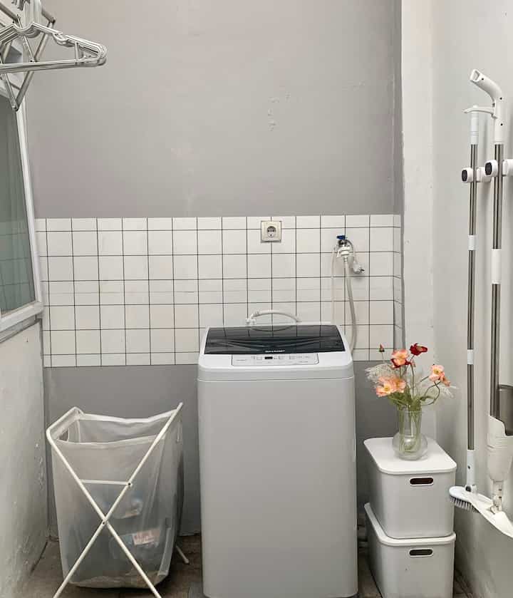 — Material Affordable💸
1. Walpaper dinding untuk laundry room
2. Nomor rumah LED
3. Kanopi baja ringan yang di cat hitam, sehingga terlihat minimalis seperti memakai hollow
4. Cat eksterior Easy Clean 

#MaterialRenovasi #MaterialMurah #WalpaperDinding #NomorRumahLED #KanopiBajaRingan #CatEksterior