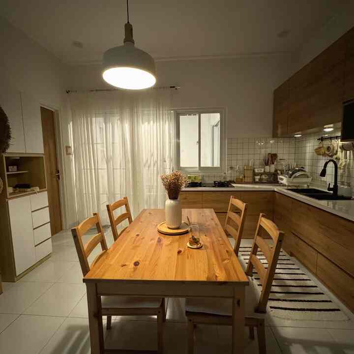 Night Lighting 💡

Ciptakan ruangan penuh kehangatan dimalam hari menggunakan pencahayaan warm light

Hampir diseluruh ruangan rumah ini kami menerapkan pencahayaan warm light dimalam harinya, akan tetapi kami tetap menyediakan penerangan jika diperlukan tinggal menyalakan bagian cool light

TIPS estetik : warm light solusi kehangatan dan ketenangan cahaya dimalam hari 💡

#LampuRumah
#InspirasiLampu
#NightVibe
#IdePencahayaanMalam
#NightLife

