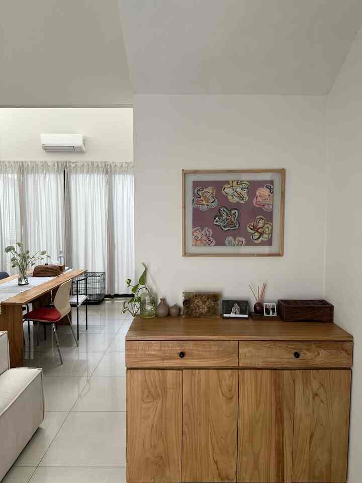 Material di rumah kami terjangkau namun bernuansa netral dan sentuhan kayu yang memiliki tone terang dan gelap membuat rumah nyaman & homey ❤️

#materialrenovasi #materialmurah #keramiklantai #catdinding #HPLlemari #bahankayusolid