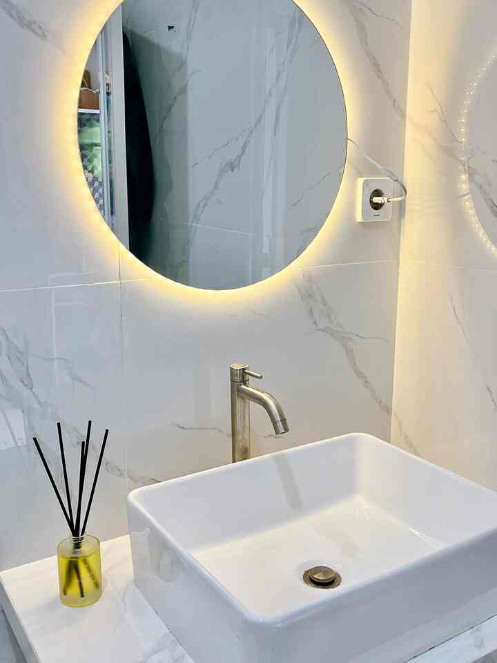 Kamar mandi minimalis dengan tema white 

#kamarmandi #washtafel #kamarmandiminimalis #ohousemusim7ringan 