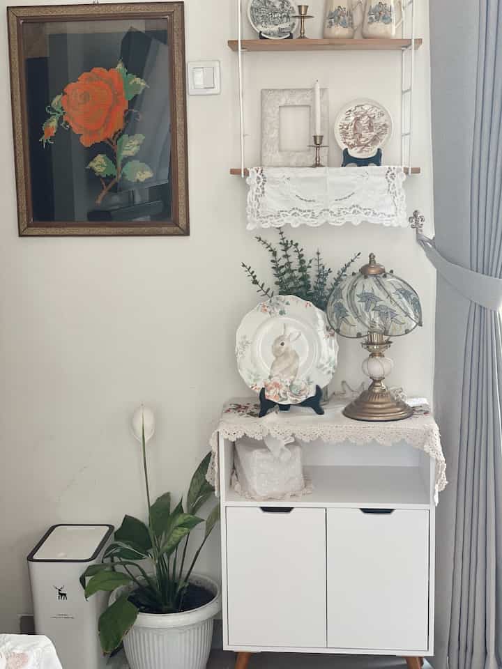 Sudut manis menuju ruang terbuka

#ruang tamu
#laciminimalis
#ruang tamu 
#gaya vintage