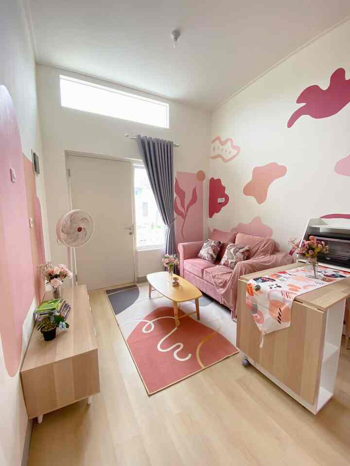 Cat dinding yang kami gunakan untuk mural di ruang keluarga ini adalah cat dinding yang ramah anak. Dimana material cat dinding ini selain memiliki warna yang banyak, cat dinding ini bisa dihapus. Jadi tidak khawatir jika anak corat-coret dinding rumah 🌸

#rumahramahanak #warnacatrumah #catdindingnontoxic #cardindingramahanak #livingroom