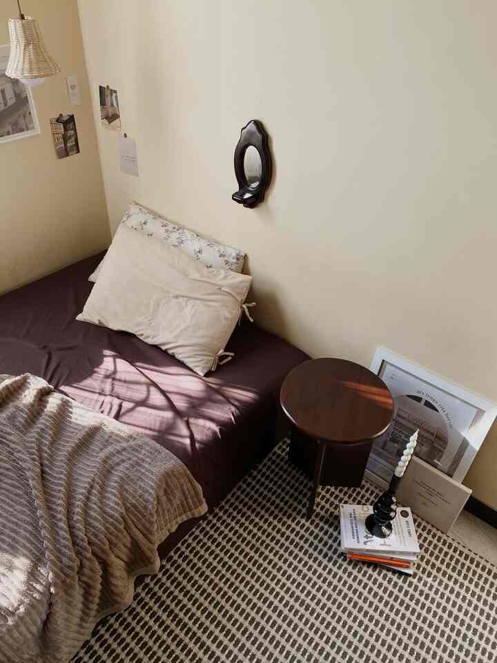 Inspirasi kamar tidur earth tone dengan nuansa vintage 🤎

#inspirasikamartidur
#koreanbedroom
#bedroomdecorationideas
#aestheticbedroom
#kamarvintage