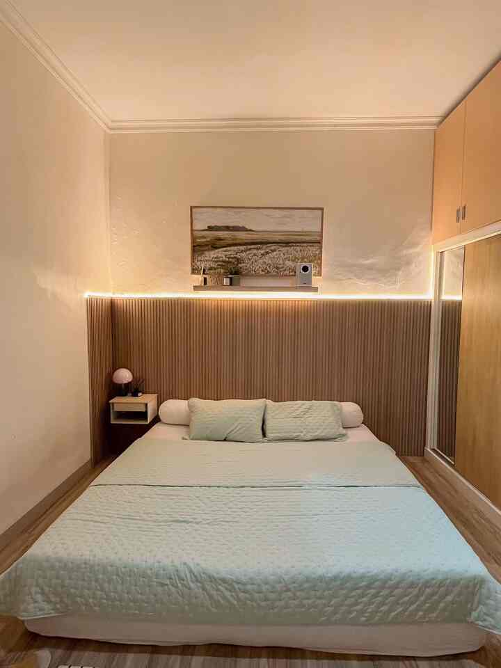 Update bedroom, cuman ganti meja samping kasur jadi floating, kenapa? biar robot vacuum bisa maksimal bersihin lantainya 💕 #ikea #japandi #bedroom #zarahome #bedroominspo #inspo 