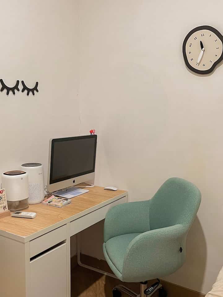 kamar paling colorful di rumah, kamar Ava. aku pake meja dg drawer untuk penyimpanan stationery and also books. aku juga ga pake lemari baju, tapi lemari drawer untuk penyimpanan baju. biar lebih gampang ambilnya 💕 #MejaBelajarAnak #TempatTidurAnak #RumahRamahAnak #KamarAnakPerempuan #DumaWPC #SPC #DipanBesi