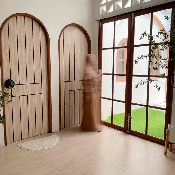 Beberapa spot favorite dirumah yang setiap hari selalu aku bersihin.
Area depan taman ini merupakan tempat bermain anak2
Area arch ini pun juga tempat bermain anak2
Nah dapur adalah yang setiap hari kotor dan wajib dibersihkan karena aktivitas terbesar ada disini
Yups meja makan juga menjadi area yang selalu aku bersihin kalah sehabis makan

#rumahdeveloper 
#livewithkids 
#japandi 
#skandinavian 
#rumahmungil 
#rumahtanpaarsitek 