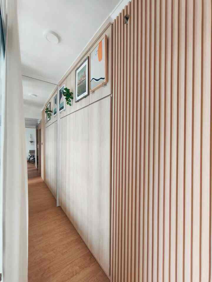 Meskipun lahan terbatas, di Tentramhome ada lemari besar a la “Walk-In-Closet” lho!

ketika pintu dibuka, pintu sekaligus jadi sekat “fitting room” dan di sisi satu-nya, gorden bisa ditutup sehingga privasi tetap terjaga

Lemari bagian atas juga bisa dibuka, dan karena tidak terlalu sering diakses, pintunya dipasang lukisan sebagai pemanis

Tidak lupa, cermin besar floor-to-ceiling yg membuat ruangan terasa jauh lebih luas, membantu memantulkan cahaya, plus, membuat pengalaman bercermin/ngaca semakin puas!

#Closet #Storage #WalkInCloset #CompactLiving